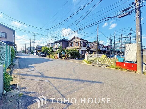 周辺環境とのコラボレーションにより明るく開放的な空間を演出致します。