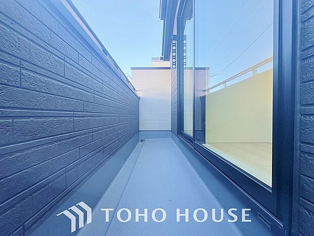 手を伸ばせば、ふれることが出来そうな環境が、そのままインテリアになったような印象です。