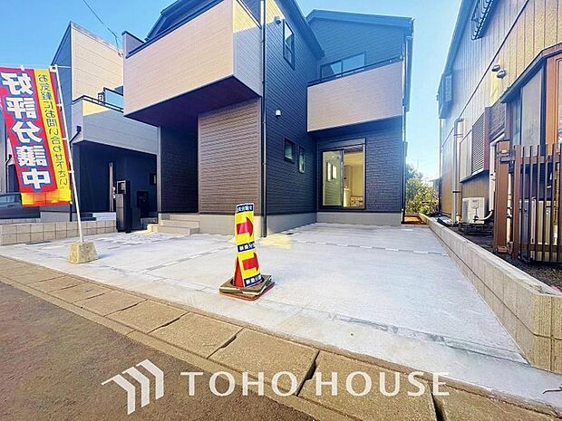 ゆったりとした駐車スペースを確保いたしましたので、大きめのお車でも駐車可能です。