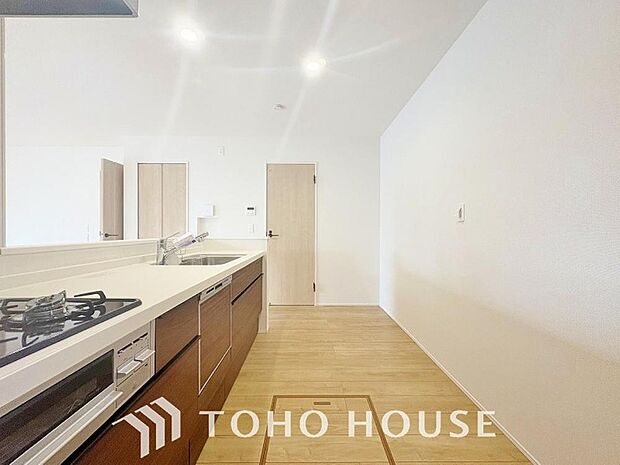 広々キッチンを採用。みんなで作った料理を召し上がりながらの会話は、どのような物になるのでしょうか。