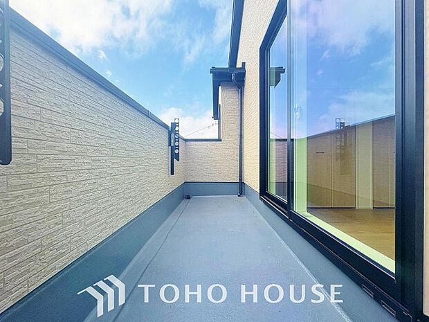 陽光に愛され、環境に恵まれ、家族に包まれた邸宅は、どんなに月日が経っても色褪せる事なく輝き続けます。