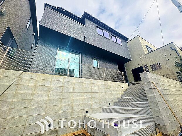 太陽に愛された邸は、陽当り通風に優れた魅力的で快適さを追求した邸宅です。