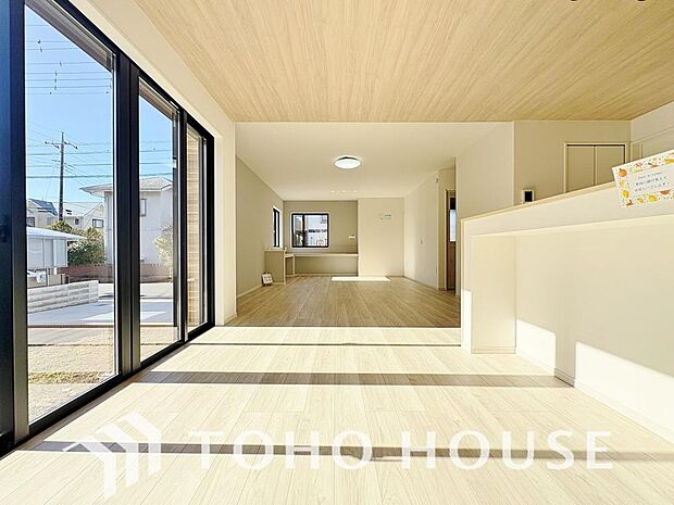 朝は爽やかな日差しを浴びながら、家族みんなでおいしい朝食。昼下がりにはのんびりと過ごすひと時。