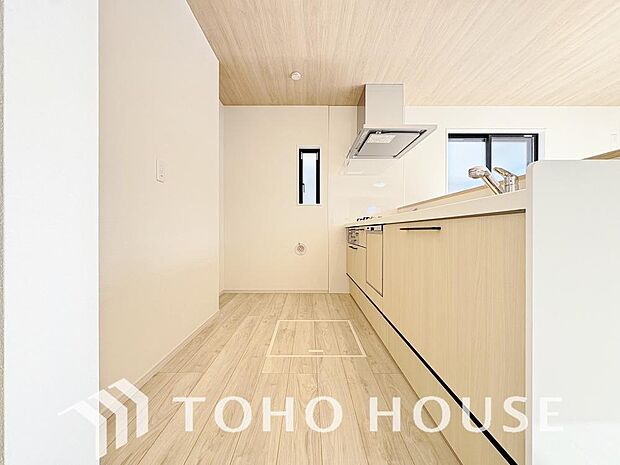 広々としたキッチンスペースで作業ができると、お料理の腕も日に日に上がりそうな気がしてきます。