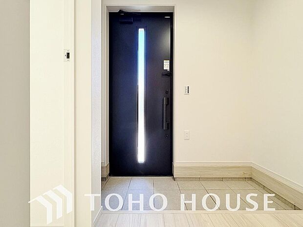 ゲストを招き、家族を迎える玄関は、ディスプレイや照明にこだわってみてはいかがでしょうか。