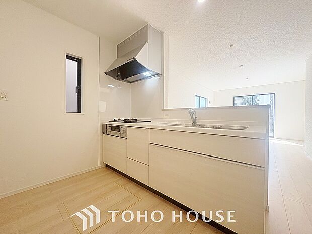 美しく、使いやすい、キッチン空間。優しい温もりを醸し出すキッチンは料理の為の配慮を随所に注ぎました。