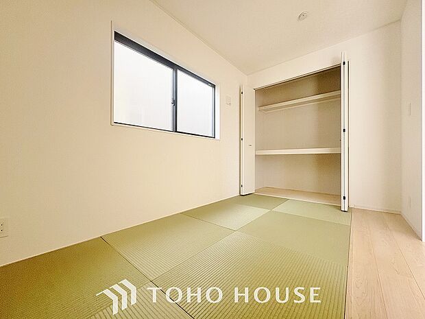 寛ぎの和空間は客間としての使い方は勿論、赤ちゃんや小さなお子様を遊ばせるスペースとしても重宝する和室。