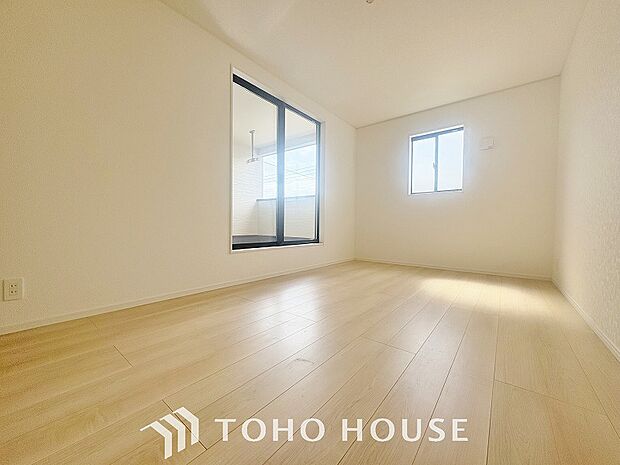 快適な光を取り入れ、心地よい風を取り入れます。収納スペースもあり、生活しやすい居住スペースです。