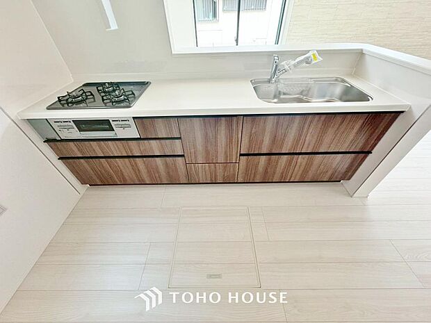 広々キッチンを採用。みんなで作った料理を召し上がりながらの会話は、どのような物になるのでしょうか。