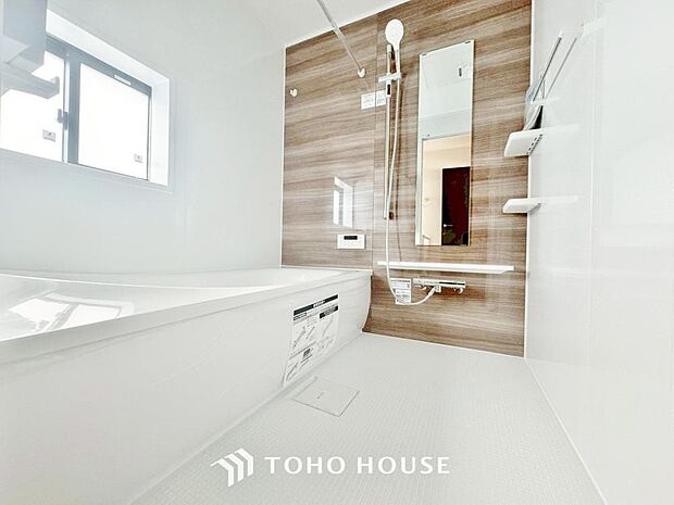 一日の疲れを癒すための心地よいバスタイムを演出する浴室はゆとりあるサイズを採用。