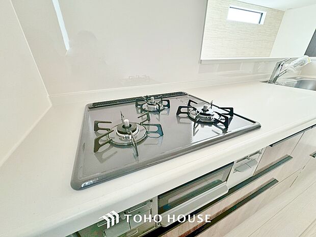 毎日料理をする、料理が好き、家族が多くて量を作る必要がある、等の方々にとっては必須の3口コンロ。