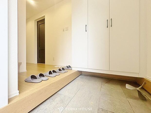 広々した玄関スペースはベビーカーも楽々置けるゆったりスペースが魅力です。