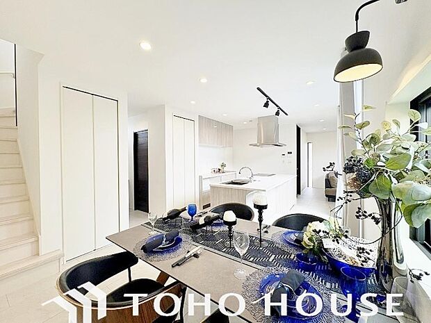 家族皆が集まる場所だからこそ、一番明るく使い勝手のいい空間に仕上げております。