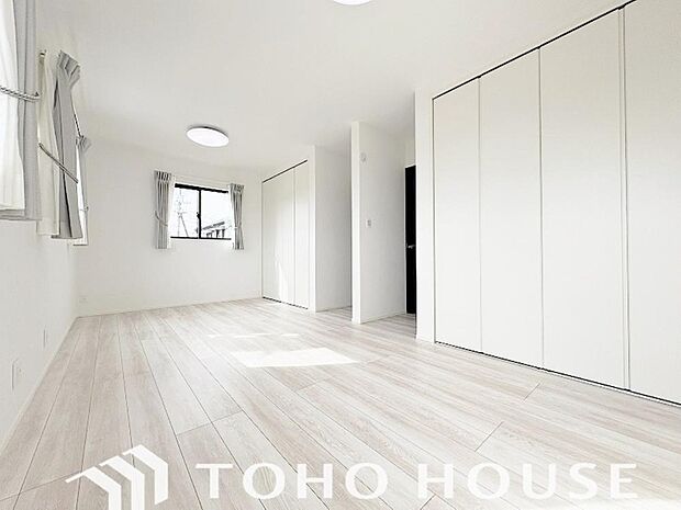 白を基調とした室内は、明るい住空間を造り出すだけでなく、清潔感をもたらしてくれます。