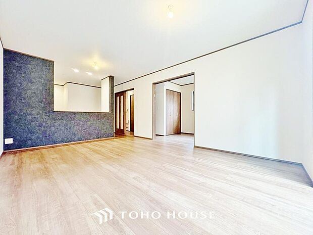 朝は爽やかな日差しを浴びながら、家族みんなでおいしい朝食。昼下がりにはのんびりと過ごすひと時。