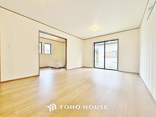 家族の暮らしに思いを馳せて、日常のワンシーンを表現したリビングダイニング。