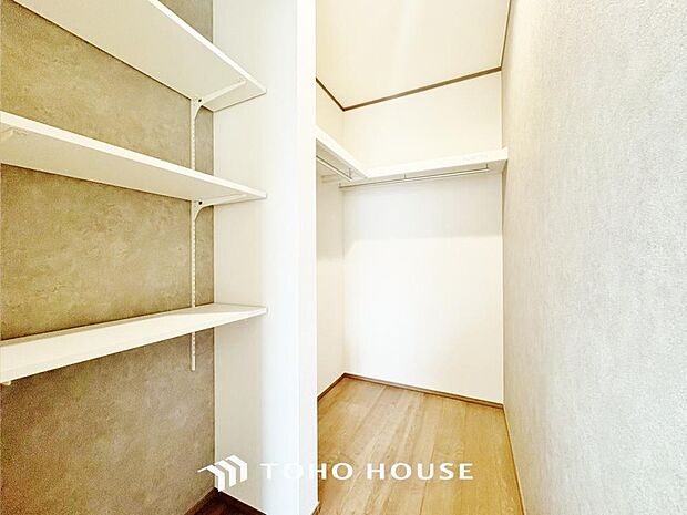 たっぷりと荷物が入るウォークインクローゼット。ぜひ現地で広さを確かめてください。