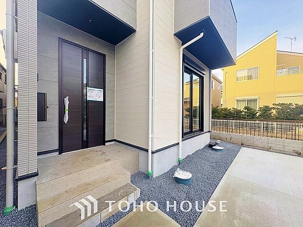 毎日みんなを見送り、そして迎え入れる場所だから。帰りたくなる家をテーマに設計した、自慢の玄関です。