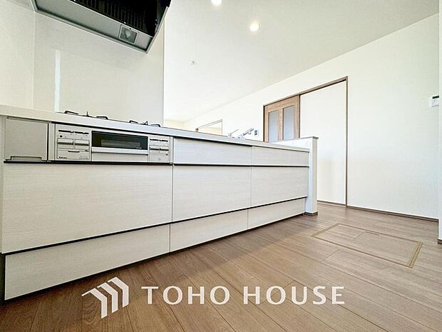 広々としたキッチンスペースで作業ができると、お料理の腕も日に日に上がりそうな気がしてきます。