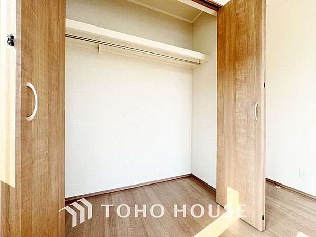 全居室にはクローゼットを完備し、自由度の高い家具の配置が叶うシンプルな空間が魅力です。