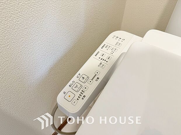 おしりを優しく洗ってくれるだけではなく、便座を優しい温度で温め、快適さを創出します。