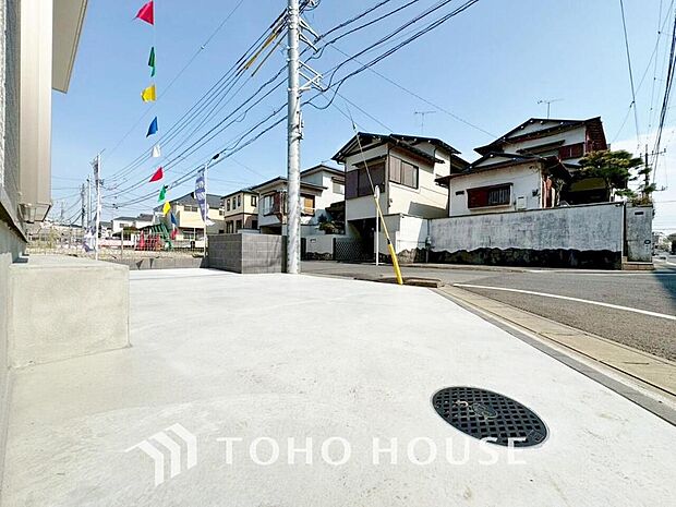 近隣の駐車場まで歩く必要がなく、子どもや高齢者がいる世帯は駐車場から自宅までの距離が短い方が便利。