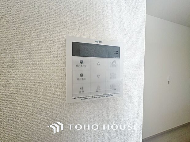 お風呂場と台所に操作リモコンが設置され、給湯リモコンは家事の最中でもボタン一つで簡単に沸かせます。