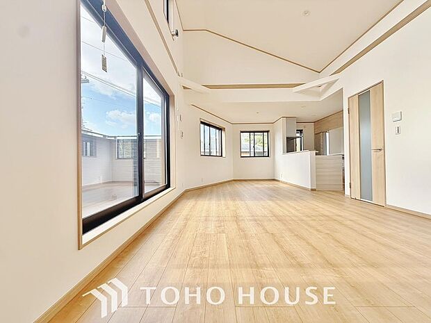 作り手の「気持ちの良いリビングでお過ごししていただきたい」という思いを感じさせます。