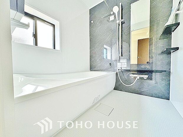 心地よいバスタイムを演出する浴室はゆとりあるサイズを採用。