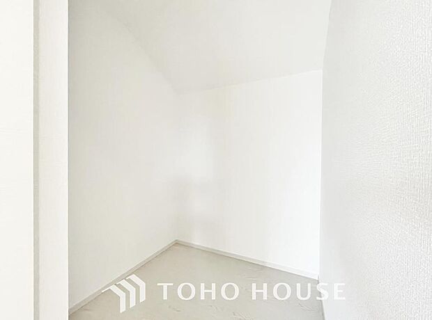 お子様のおもちゃやゴルフバック等、大きなお荷物をお持ちの方や、お荷物が多い方でも安心のスペースです。