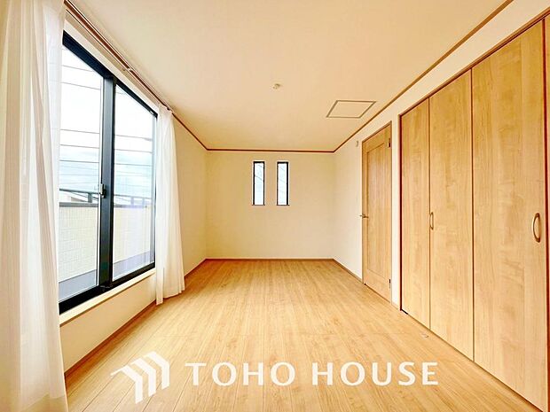 快適な光を取り入れ、心地よい風を取り入れます。収納スペースもあり、生活しやすい居住スペースです。