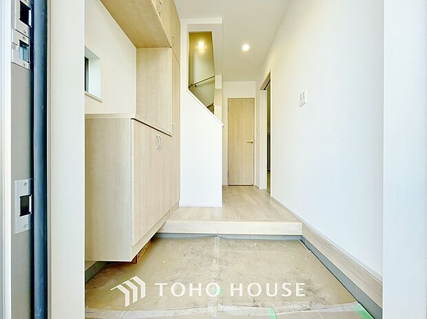 ゲストを招き、家族を迎える玄関は、ディスプレイや照明にこだわってみてはいかがでしょうか。