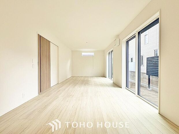 作り手の「気持ちの良いリビングでお過ごししていただきたい」という思いを感じさせます。