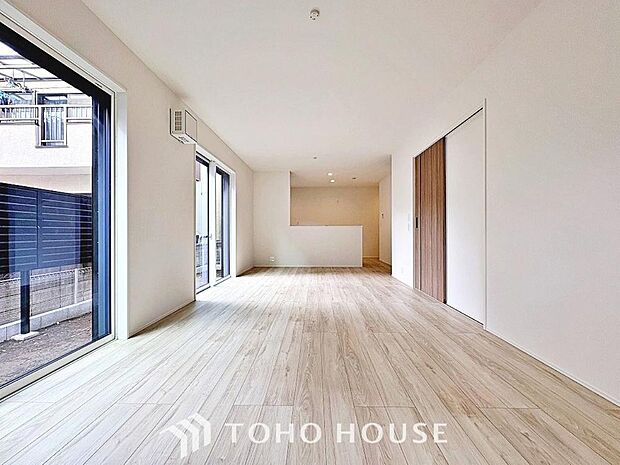 ホワイトナチュラルのテイストが、自然体で過ごせる心地良さを生み出しています。