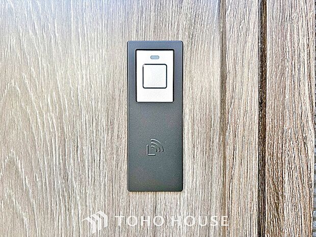 ボタンやカードひとつで鍵の施錠・解錠が出来ます。補助錠として鍵穴のない電子錠を選ぶ方も増加中。