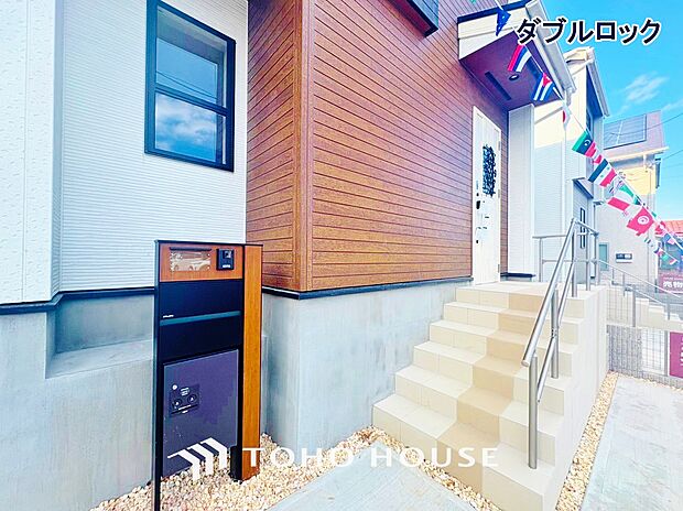 毎日みんなを見送り、そして迎え入れる場所だから。帰りたくなる家をテーマに設計した、自慢の玄関です。