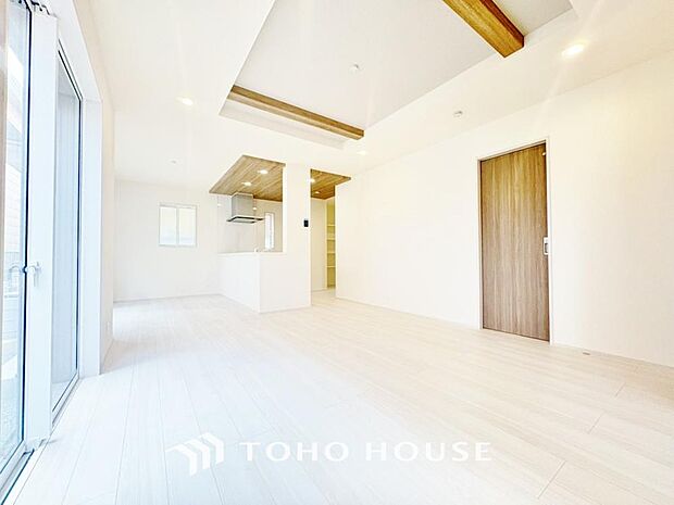 ホワイトナチュラルのテイストが、自然体で過ごせる心地良さを生み出しています。