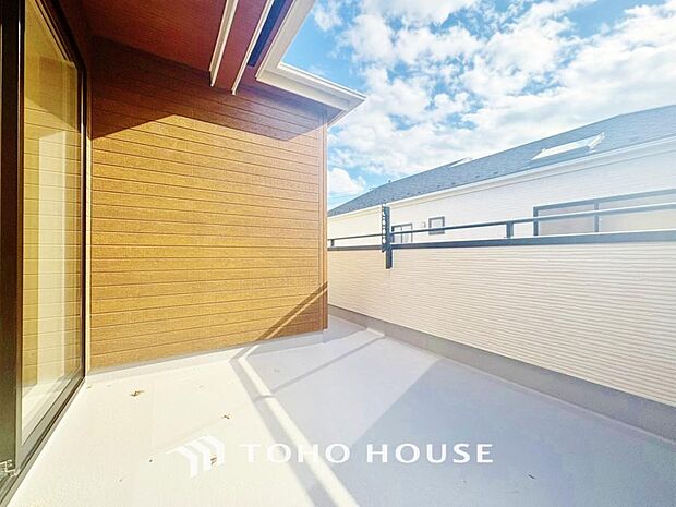 陽光に愛され、環境に恵まれ、家族に包まれた邸宅は、どんなに月日が経っても色褪せる事なく輝き続けます。