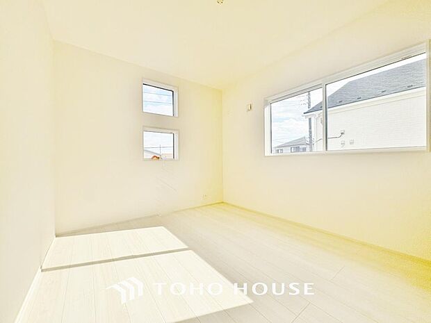 一日の疲れを癒やしてくれる主寝室。時を忘れて過ごす場所として過ごせるお部屋。