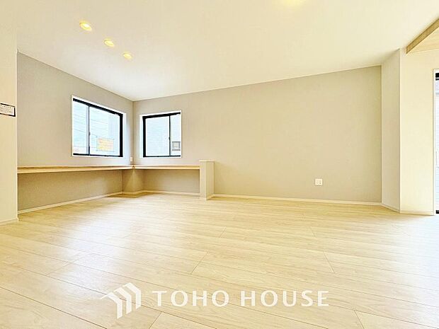 朝は爽やかな日差しを浴びながら、家族みんなでおいしい朝食。昼下がりにはのんびりと過ごすひと時。