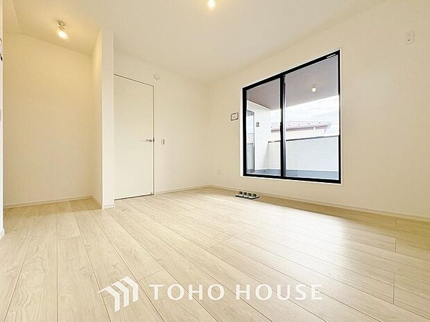 白を基調とした室内は、明るい住空間を造り出すだけでなく、清潔感をもたらしてくれます。