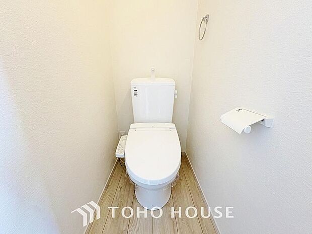 清潔な空間であって頂けますように、目に留まるだけではなく、汚れをふき取り易いフロアと壁紙をチョイス。