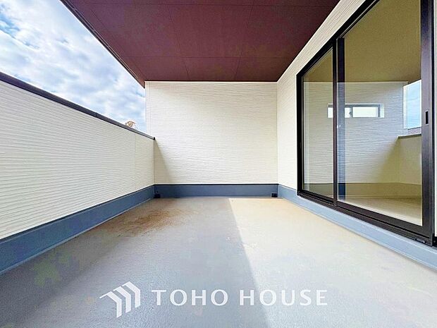 夜空の煌めきや、室内への通風や採光へ一役。ガーデニング等も充分に楽しめる広さを確保しております。