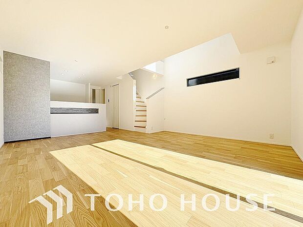 朝は爽やかな日差しを浴びながら、家族みんなでおいしい朝食。昼下がりにはのんびりと過ごすひと時。