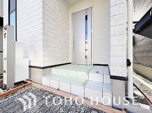 毎日みんなを見送り、そして迎え入れる場所だから。帰りたくなる家をテーマに設計した、自慢の玄関です。