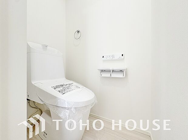 トイレには快適な温水洗浄便座付