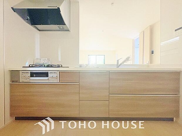 充実した収納スペースを搭載したシステムキッチンは、日々の家事がはかどります。