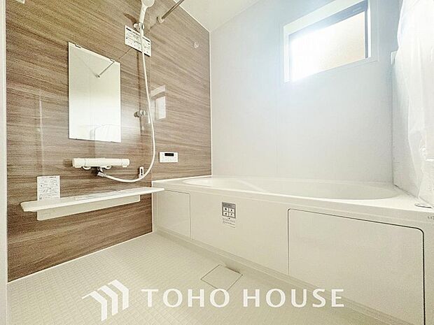 一日の疲れを癒すための心地よいバスタイムを演出する浴室はゆとりあるサイズを採用。