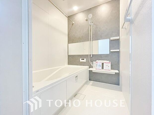 一日の疲れを癒すための心地よいバスタイムを演出する浴室はゆとりあるサイズを採用。