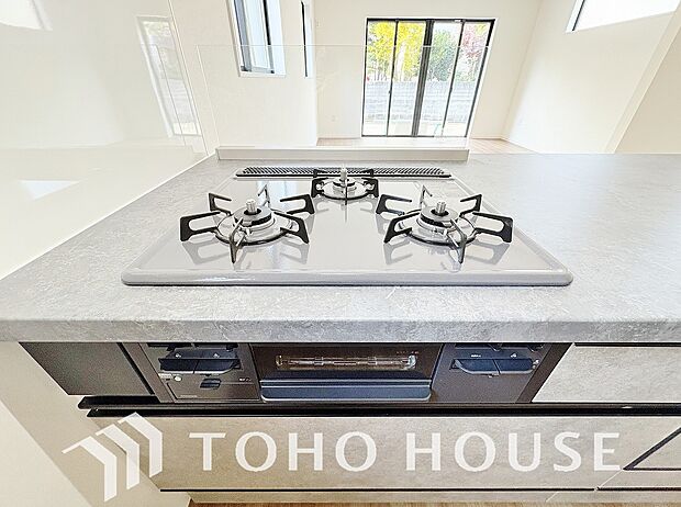 毎日料理をする、料理が好き、家族が多くて量を作る必要がある、等の方々にとっては必須の3口コンロ。